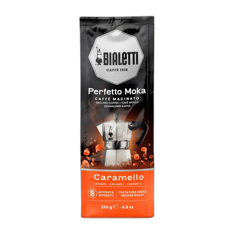 Opakowanie kawy mielonej Bialetti Perfetto Moka Caramello o pojemności 250 g. Czarna torba z logo Bialetti i grafiką kawiarki, podkreślająca nuty smakowe karmelu. Średni stopień palenia oraz intensywność 8, idealna do przygotowania w kawiarce.